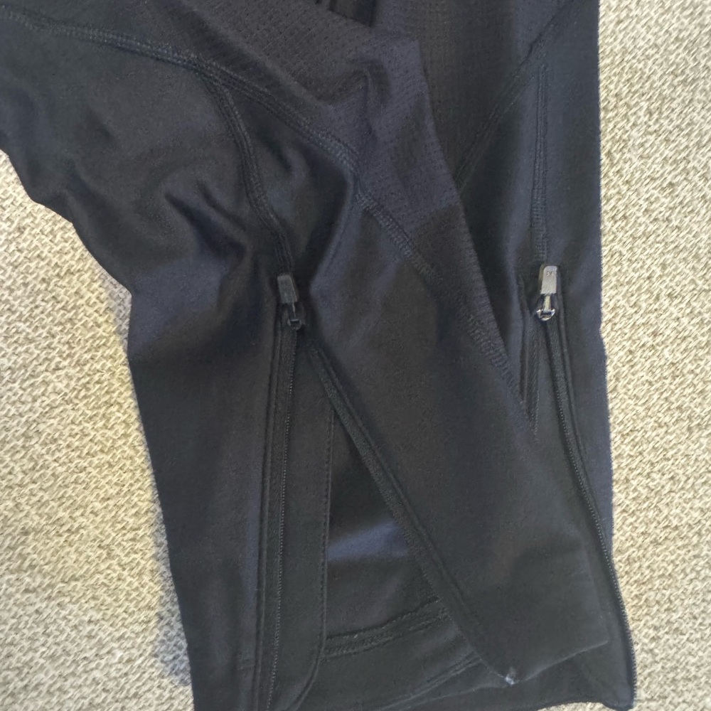 Under Armour - Black Zippered Compression Leggings - Heat Gear